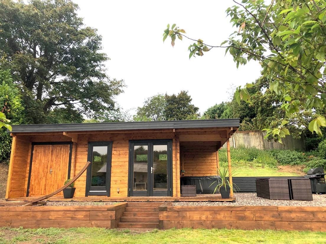 Customer photos of a Garden House Hansa Lounge XXL with Storage Room and Terrace