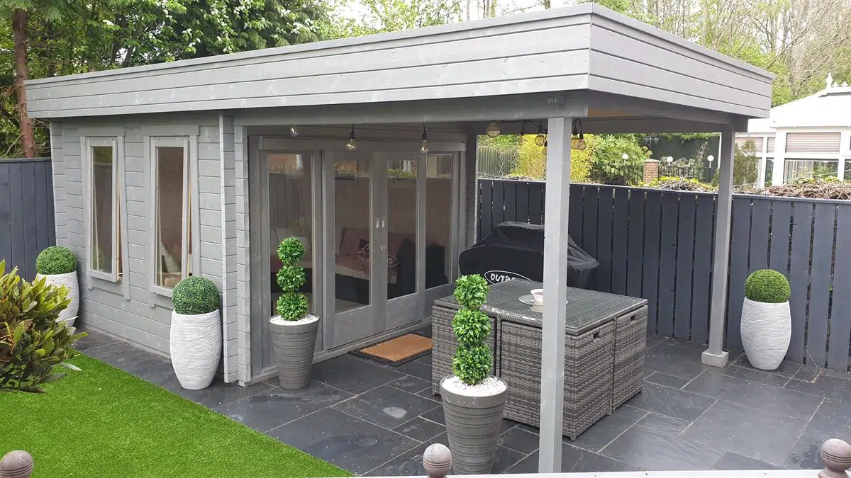 Garden room in UK with canopy