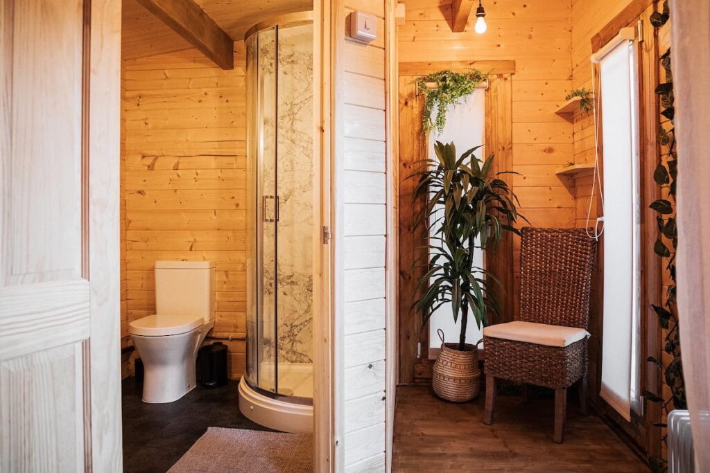 summer house bathroom