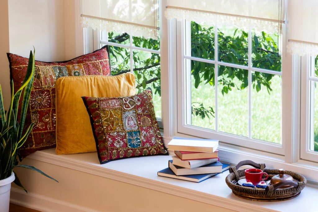 reading nook with pillows