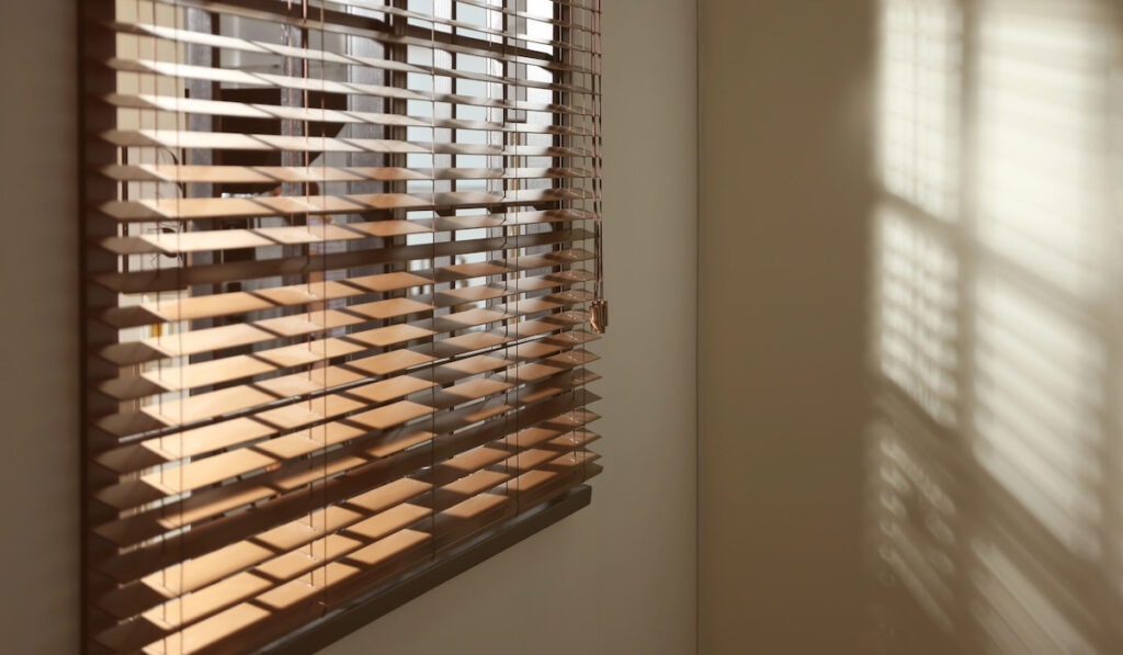 venetian blinds wooden
